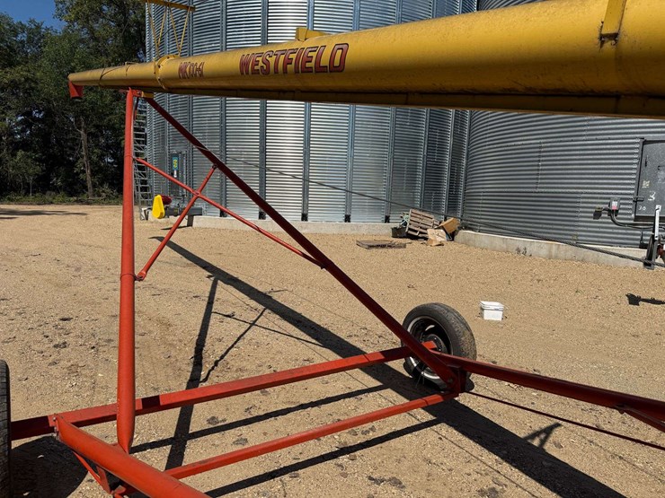 westfield-mk-100-61-auger-with-dual-auger-swing-hopper,-hydraulic-lift,-electric-hopper-walker-with-image-28