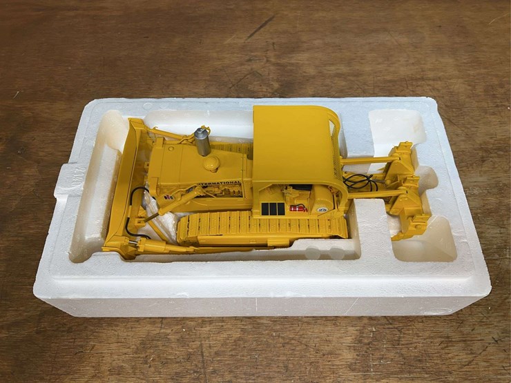 1/25-ih-td-25-crawler-nib-1st-gear-image-6