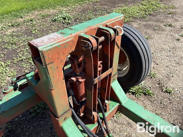 kuhn-30'-grain-drill-transport-image-16