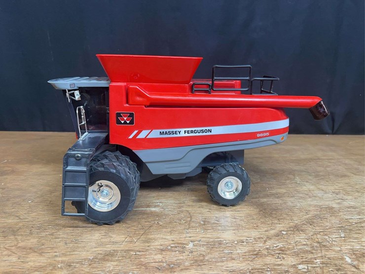 1/24-mf-9895-combine-2006-product-launch-nib-sm-image-4