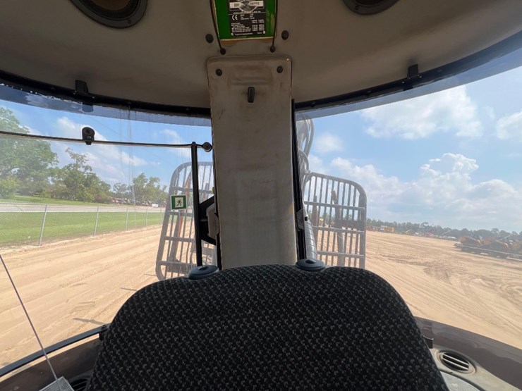 2010-deere-1110e-image-40