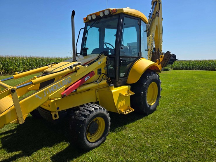 new-holland-lb75-image-4