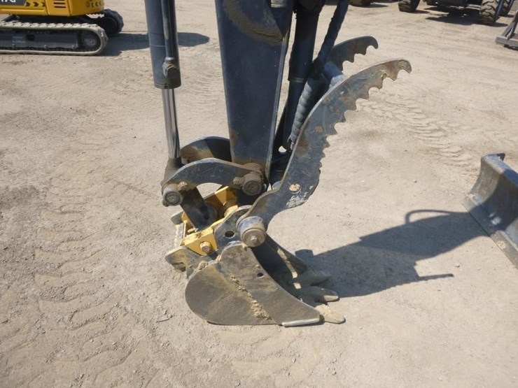 2022-deere-35g-image-23