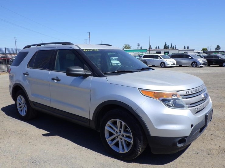 2015-ford-explorer-image-2