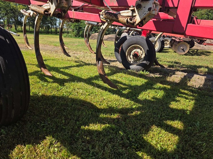 wil-rich-18’-chisel-plow,-all-points-cab-be-flipped,-9.5l-15-tires-on-6-bolt-rims,-does-have-some-we-image-7