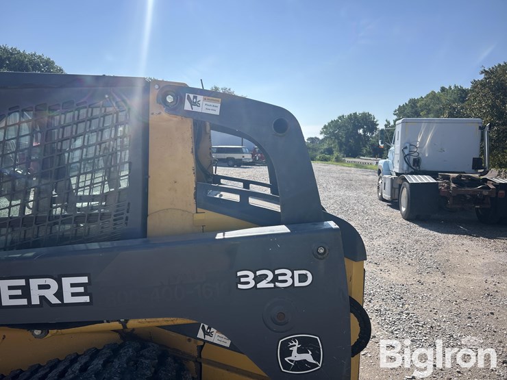 2013-deere-323d-image-17