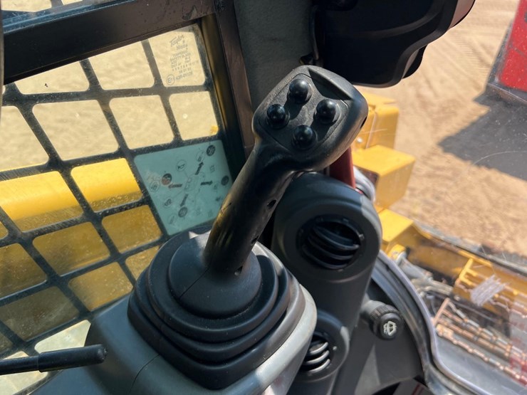 2019-caterpillar-299d2-xhp-image-29