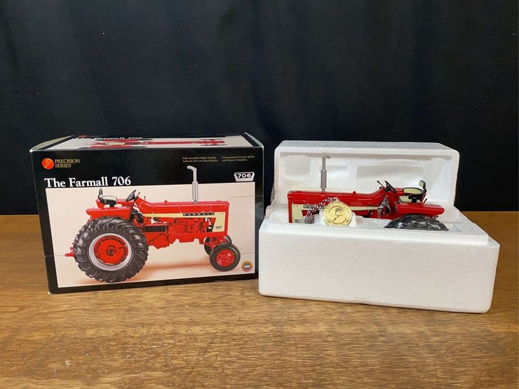 1/16-farmall-706-precision-nib-ertl-image-1