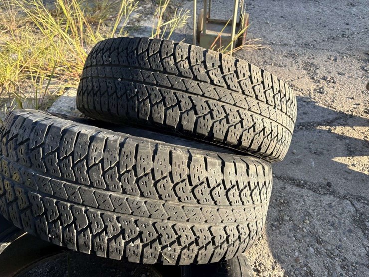 (4)-bridgestone-dueler-a/t-tires,-265/70r17-image-4