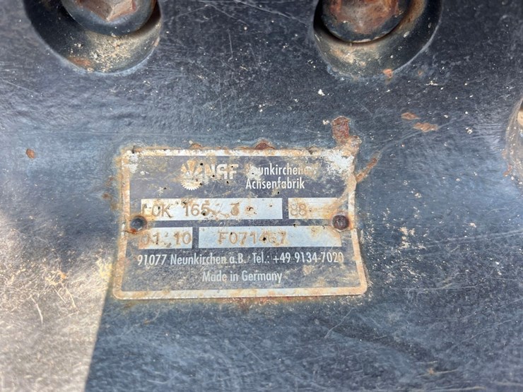 2010-deere-1110e-image-30