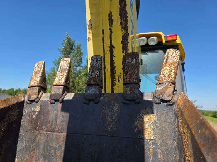new-holland-lb75-image-15