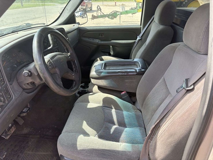 2006-chevy-silverado-2500hd-lt,-4x4,-6.0l,-auto-trans,-reg-cab,-8’-box,-pw,-auto-lights,-power-drive-image-21
