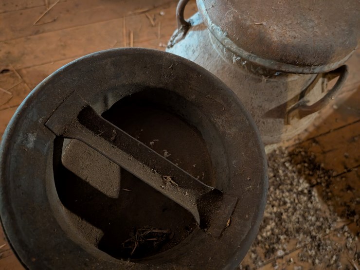 #3040-•-antique-milk-cans-image-3