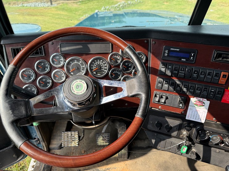 western-star-4900-image-34