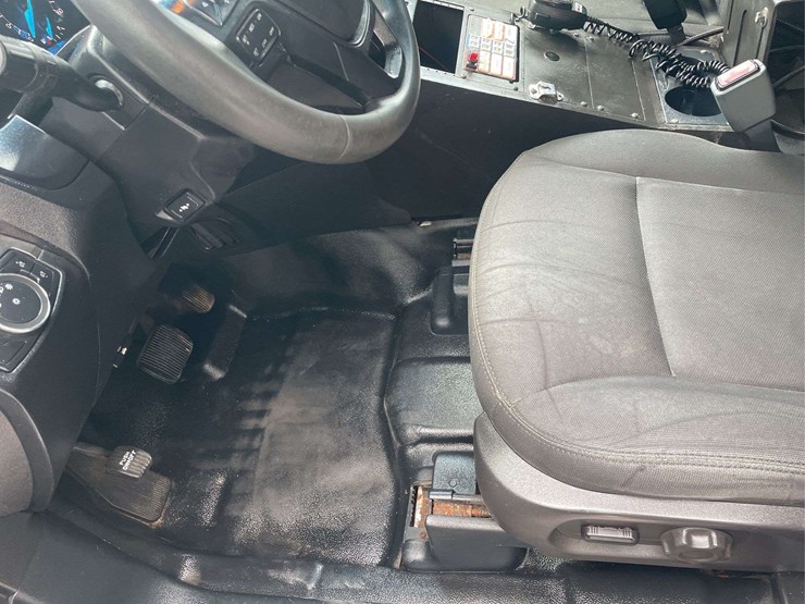 2018-ford-explorer-image-14