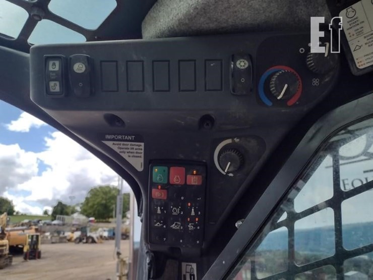 2020-deere-325g-image-8