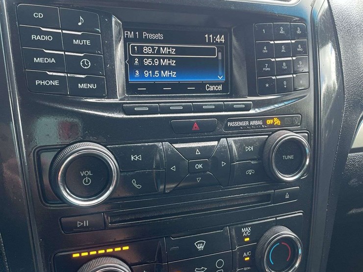2018-ford-explorer-image-16
