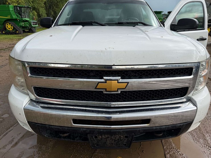 2011-chevrolet-1500-image-35