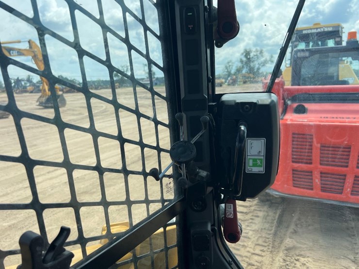 2024-caterpillar-255-skid-steer-image-31