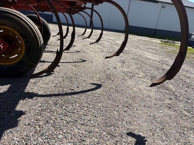 massey-ferguson-129-image-13