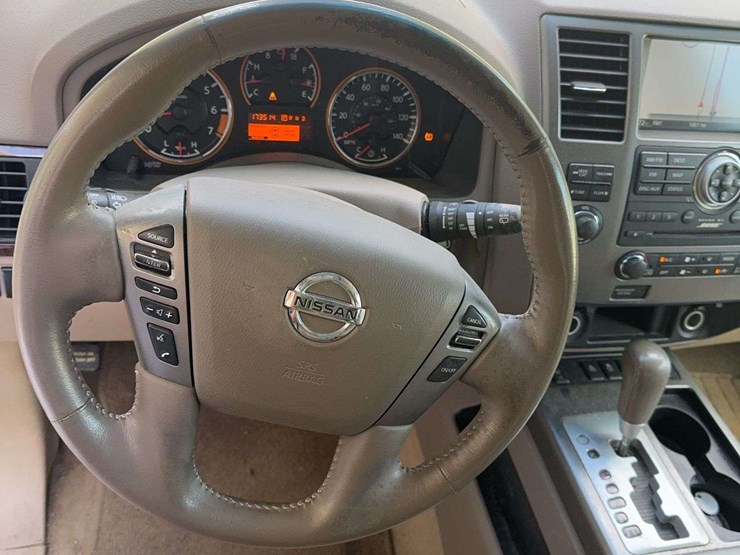 2013-nissan-armada-image-16