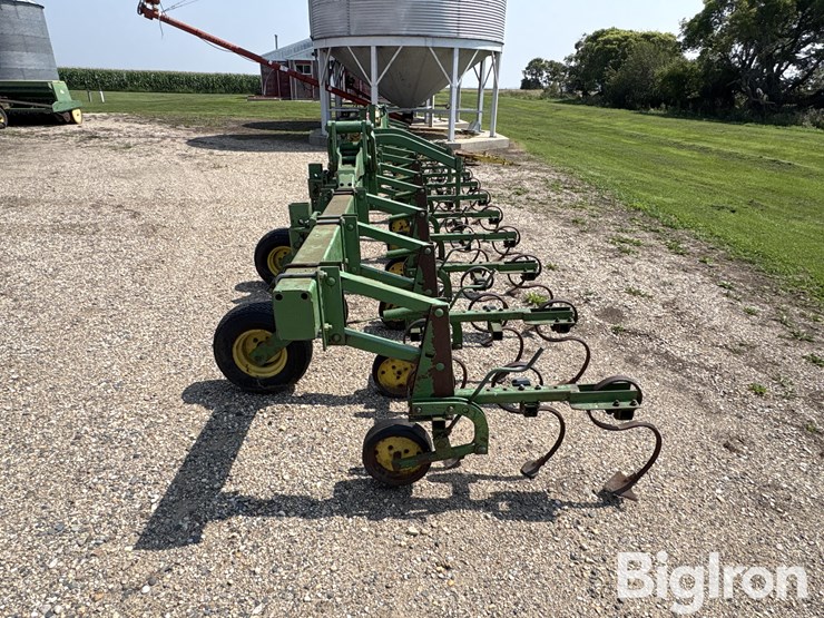 john-deere-845-image-8