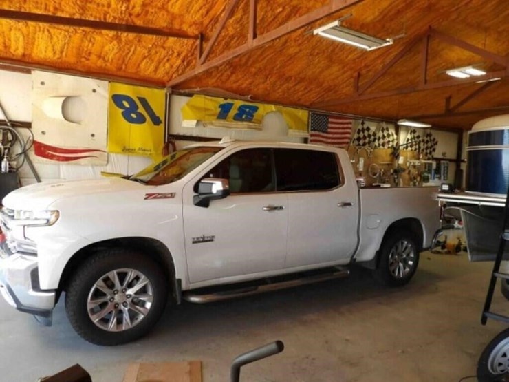 2019-chevrolet-silverado-image-1