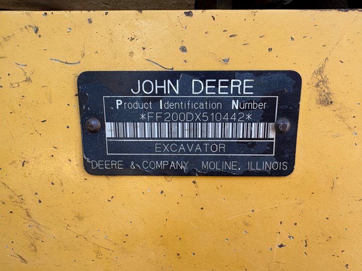 deere-200d-lc-image-23