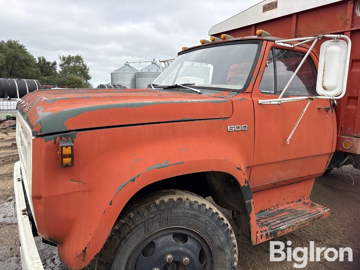 1975-dodge-d600-image-14