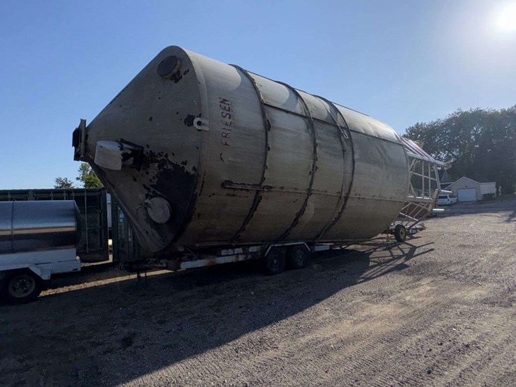 friesen-bulk-bin,-48’-tall,-15’-wide,-9-legs,-roof-hatch,-(2)-roof-vents,-(b),-trailer-not-included,-image-3
