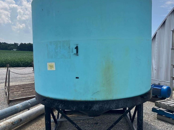 2500-gallon-cone-bottom-tank-image-4