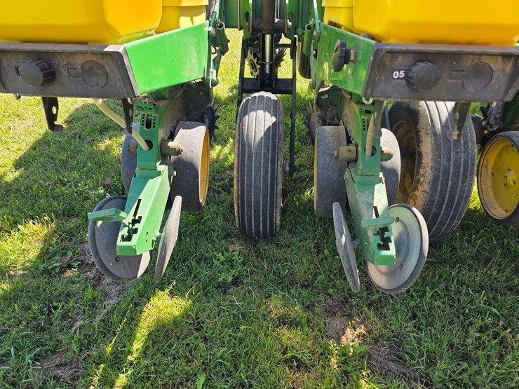 john-deere-7200-image-33