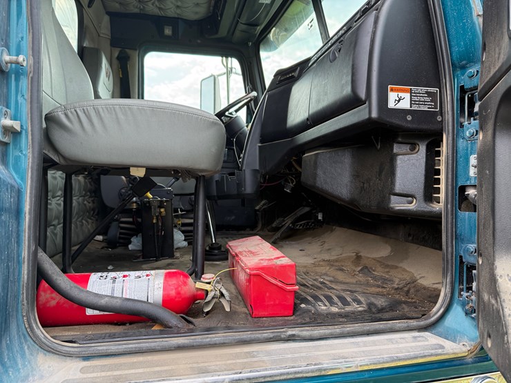 western-star-4900-image-40