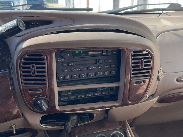2002-lincoln-navigator-image-34