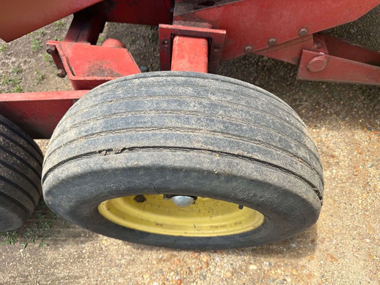 new-holland-900-image-21