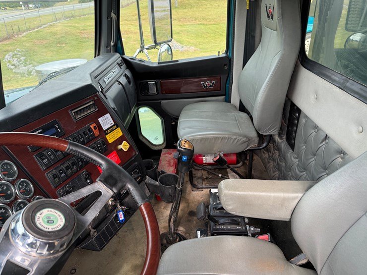 western-star-4900-image-34