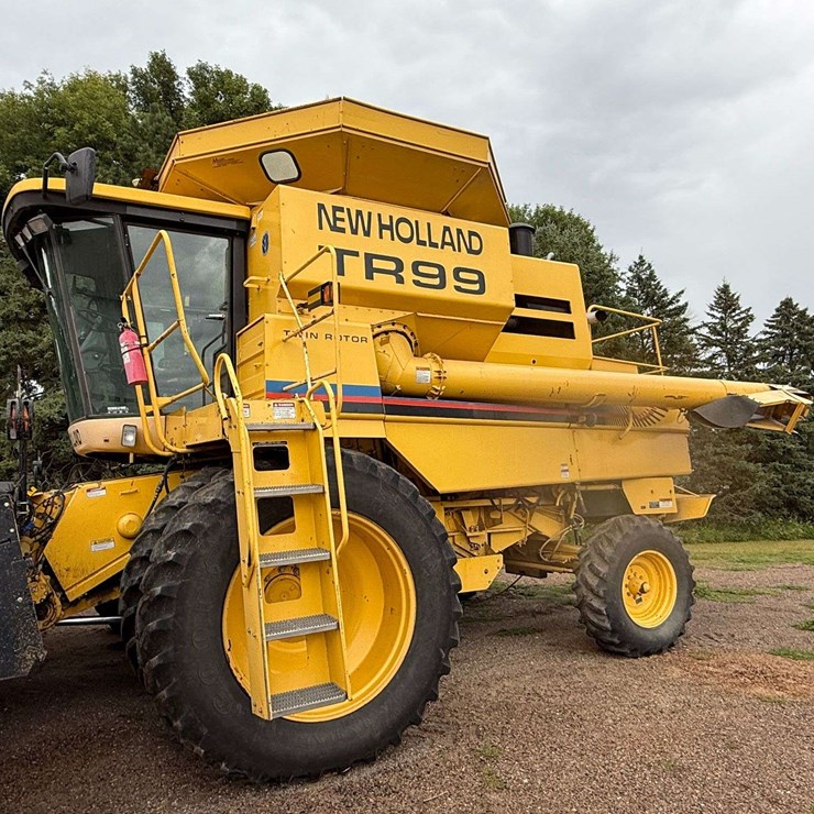2000 NEW HOLLAND TR99