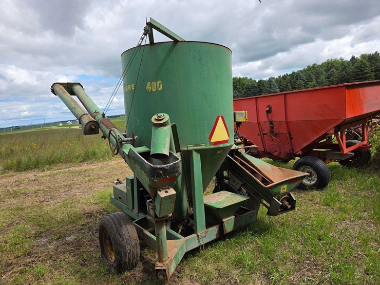 john-deere-400-image-3