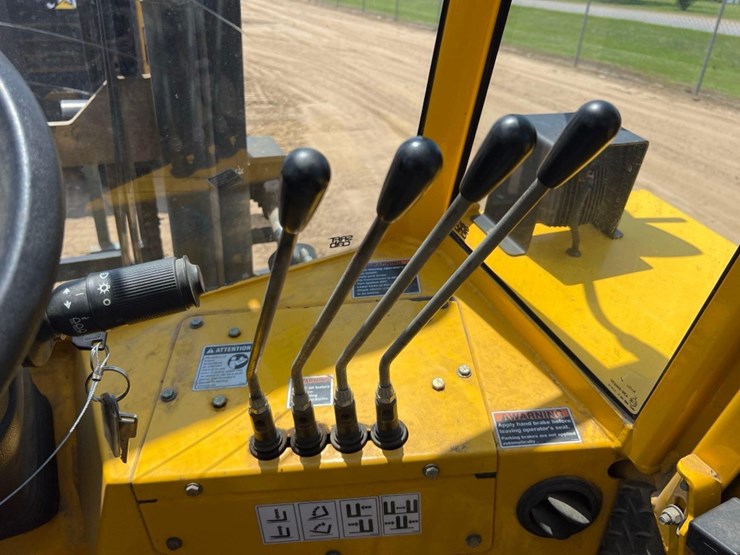sellick-s80t4e-4ps-rough-terrain-forklift-image-26