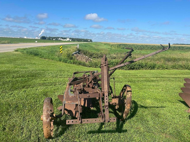 john-deere-plow-image-10