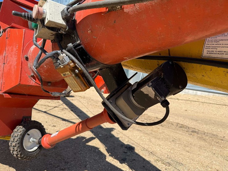 westfield-mk-100-61-auger-with-dual-auger-swing-hopper,-hydraulic-lift,-electric-hopper-walker-with-image-22
