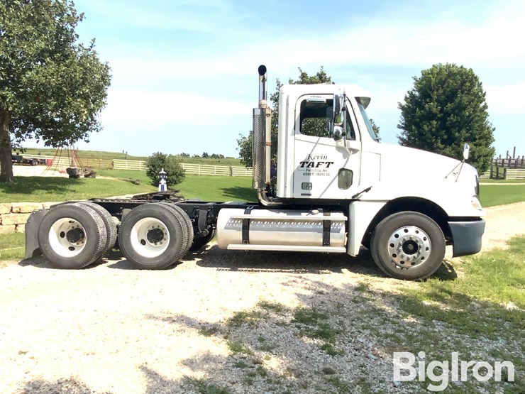 2005-freightliner-columbia-120-image-4