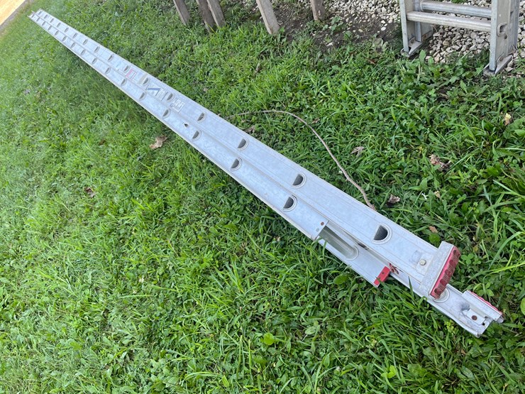 #3076-•-werner-aluminum-ladder-image-1
