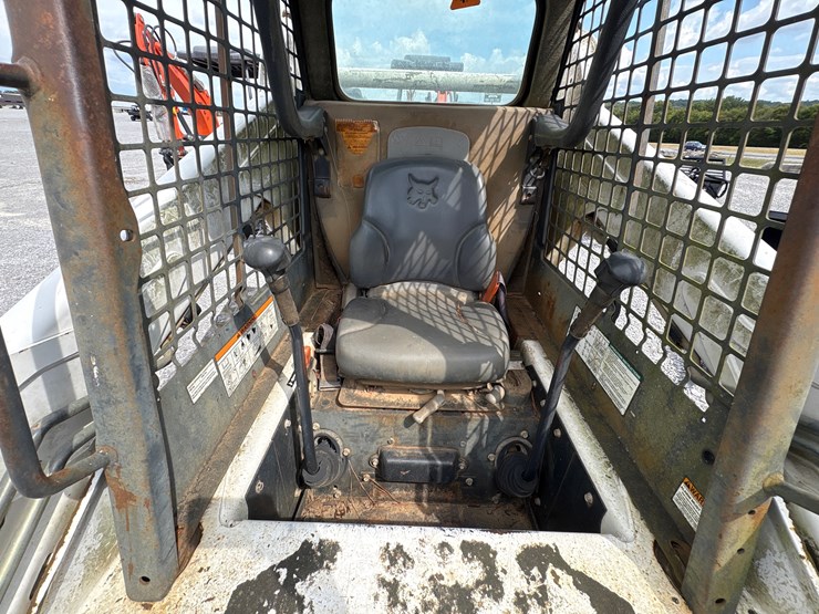2010-bobcat-t190-image-12