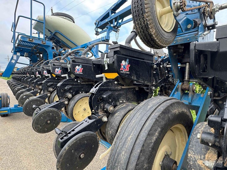 2014-kinze-3600-image-16