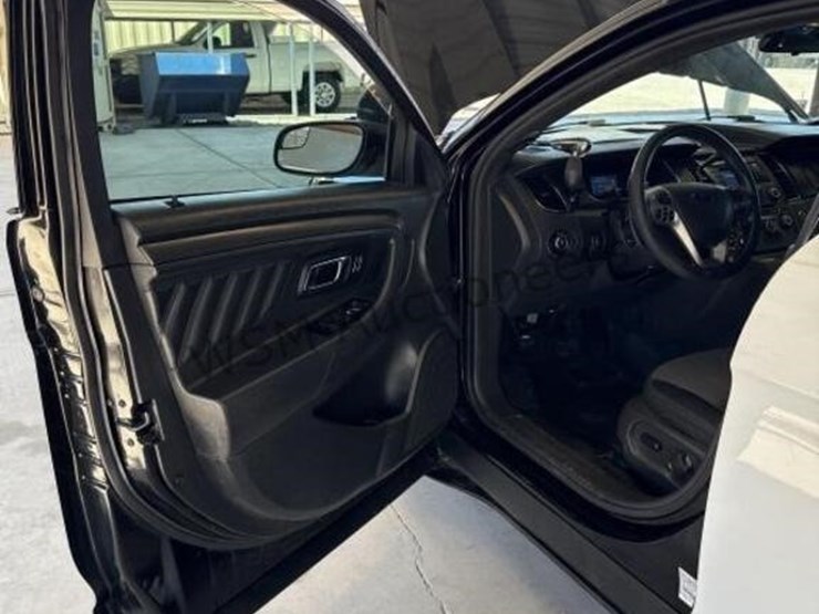 2013-ford-taurus-sdn-image-21