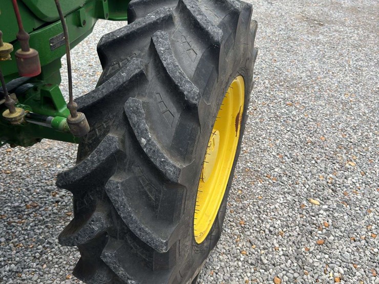 2020-john-deere-6120e-image-16