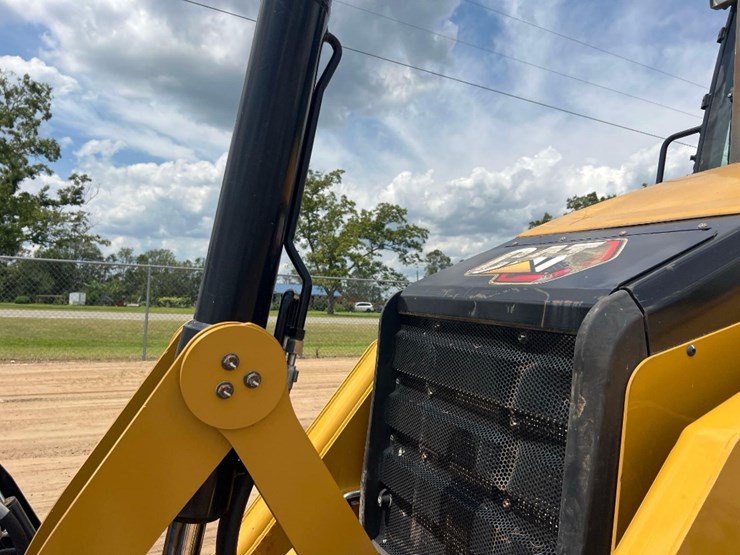 2021-caterpillar-420-image-12