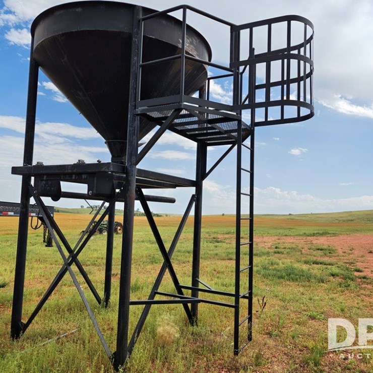 Bulk Seed Hopper (MN1101)
