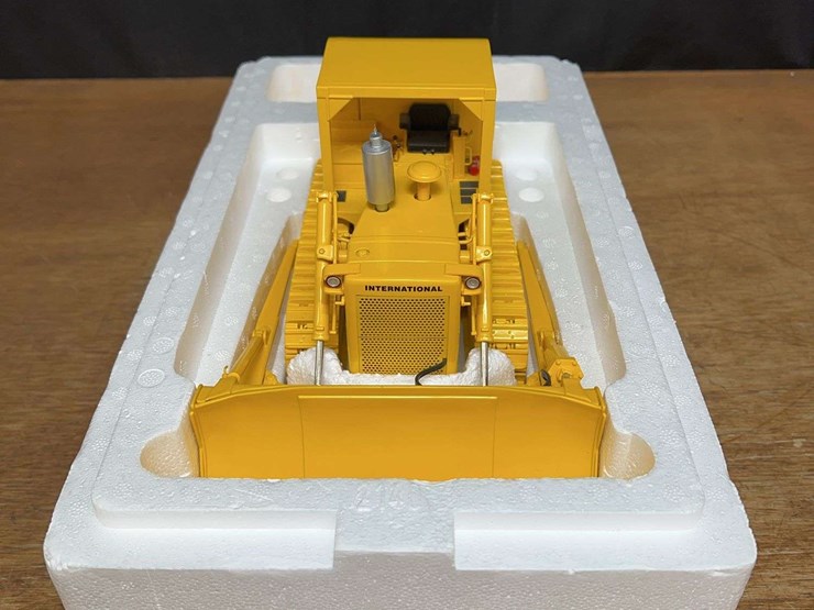 1/25-ih-td-25-crawler-nib-1st-gear-image-5